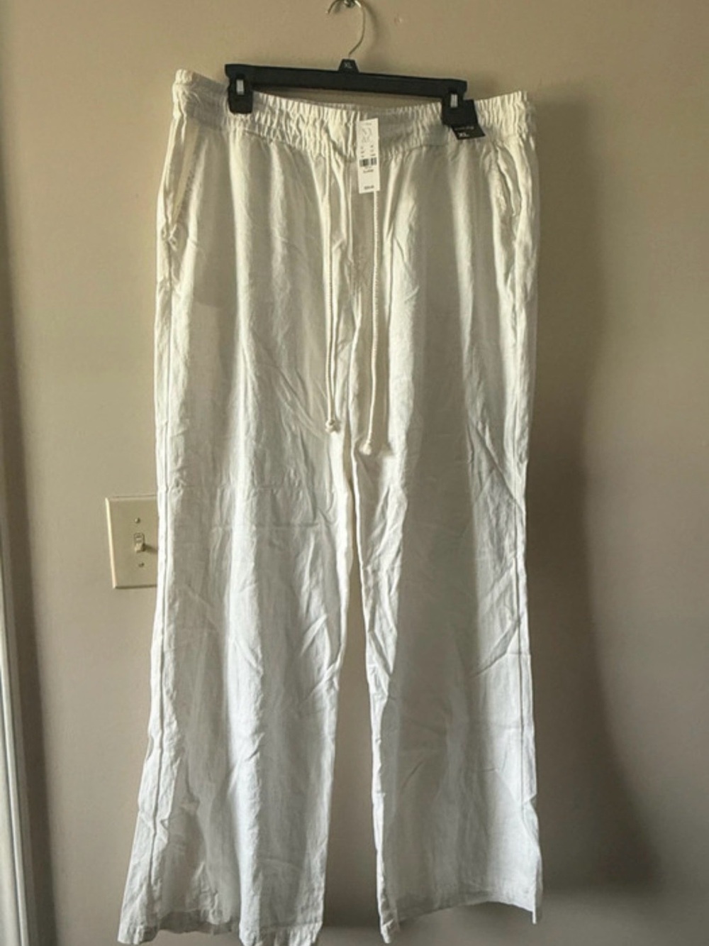 New York & Company White linen pants with drawstring waist and pockets. Size XL